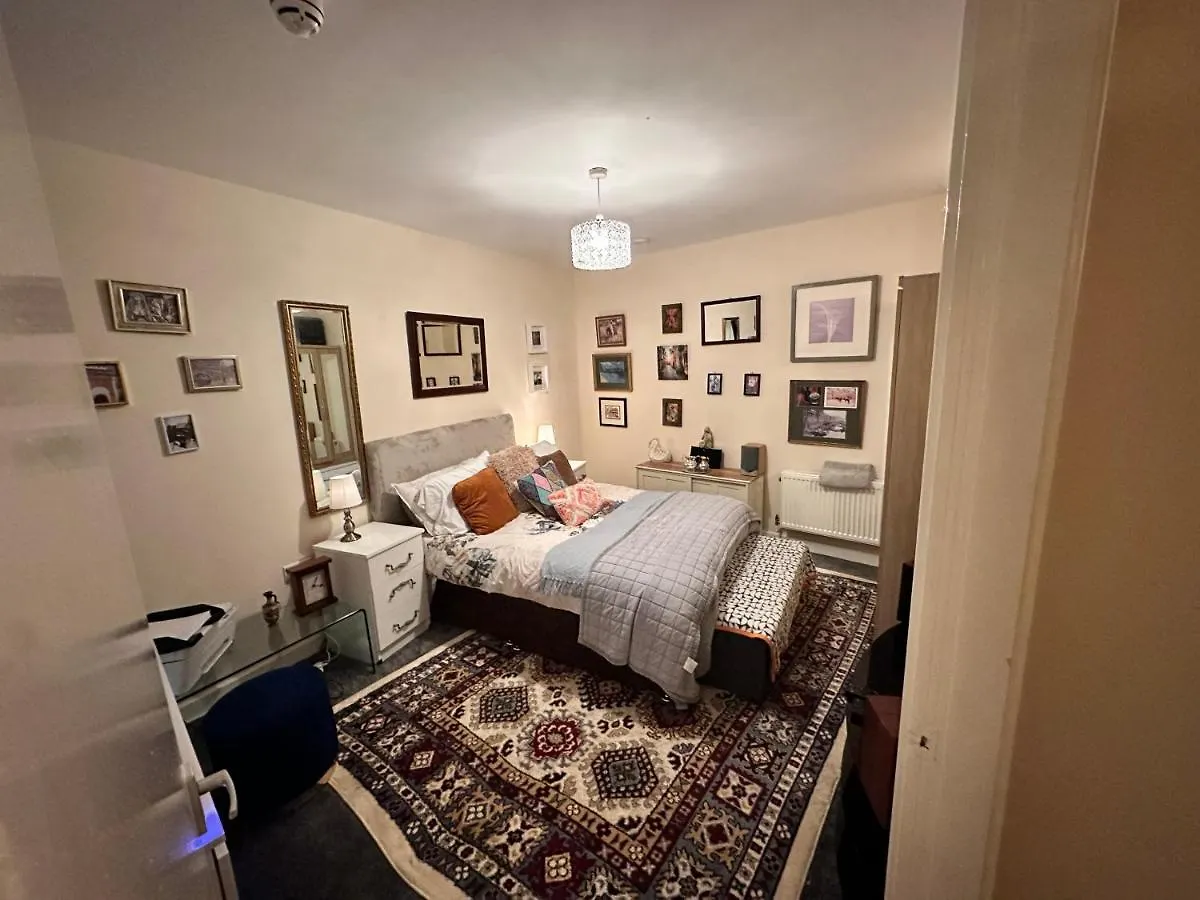 Private Room. In Zone 2 In Cousy Flat London