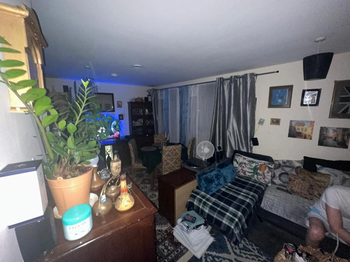 Private Room. In Zone 2 In Cousy Flat London Homestay